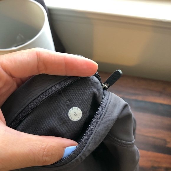 🍋 LULULEMON Chase me short 2.5” size 6 - Picture 6 of 7